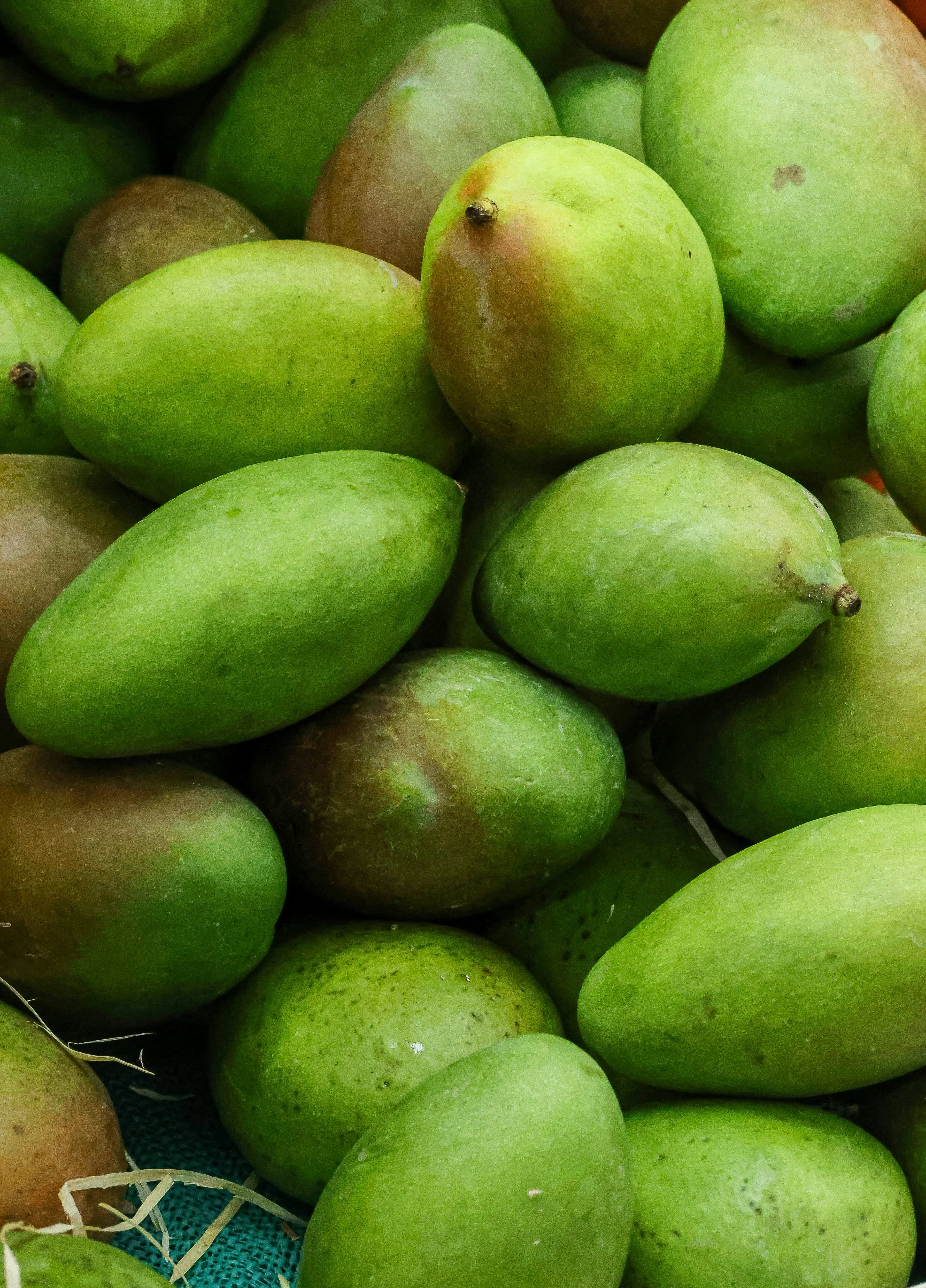 Pakaam 5 kg family box of naturally ripened Valsadi Kesar mangoes